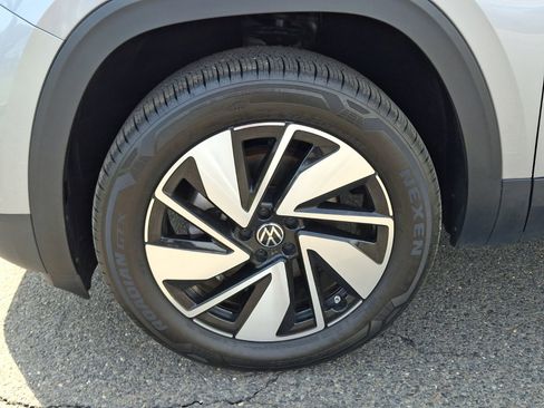 Certified 2024 Volkswagen Atlas SEL AWD/4WD image 9