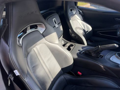Used 2013 SRT Viper GTS w/ GTS Laguna Interior Pkg RWD image 8