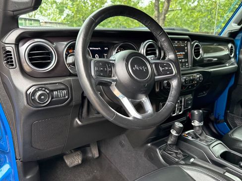 Used 2021 Jeep Wrangler Unlimited Sahara AWD/4WD image 16