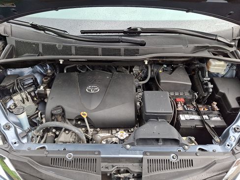 Used 2017 Toyota Sienna XLE Premium FWD image 30