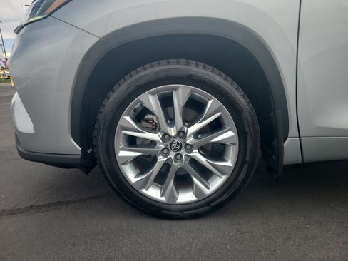 Used 2023 Toyota Highlander Limited AWD/4WD image 26