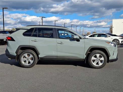 Used 2021 Toyota RAV4 XLE w/ Convenience Package image 7