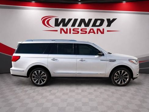 Used 2018 Lincoln Navigator L Select RWD image 16