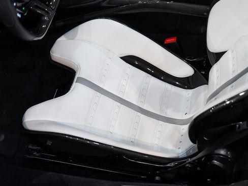 Used 2025 Ferrari SF90 Spider image 25