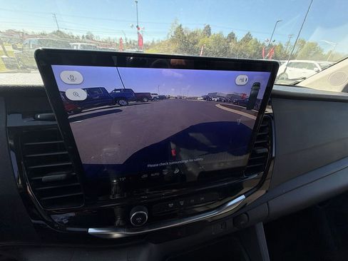 Used 2023 Ford Transit 350 XLT image 17