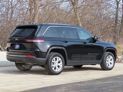 Certified 2023 Jeep Grand Cherokee Limited image 3