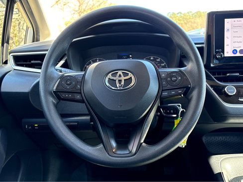 Used 2023 Toyota Corolla LE image 14