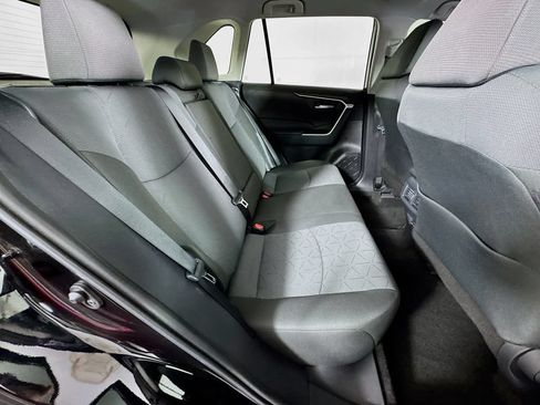 Used 2025 Toyota RAV4 XLE FWD image 32