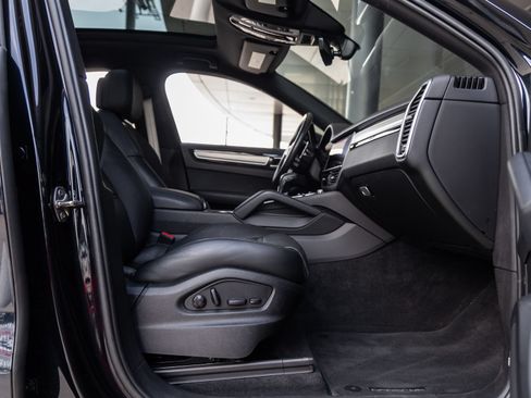 Certified 2023 Porsche Cayenne Platinum Edition AWD/4WD image 45