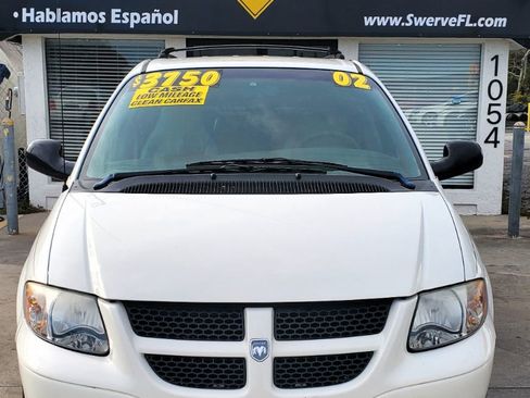 Used 2002 Dodge Grand Caravan SE image 3
