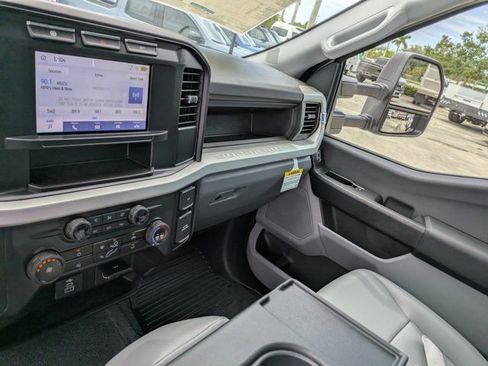 Used 2024 Ford F550 4x4 Regular Cab Super Duty image 17