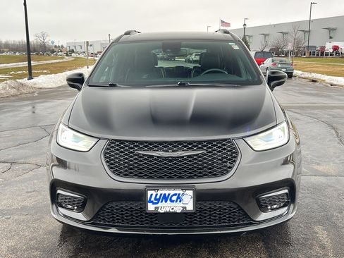 Used 2023 Chrysler Pacifica Limited w/ S Appearance Package image 8