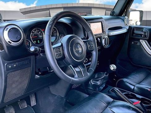 Used 2012 Jeep Wrangler Unlimited Rubicon w/ Connectivity Group image 12