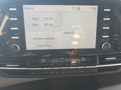 Used 2024 Toyota Sienna XLE image 30