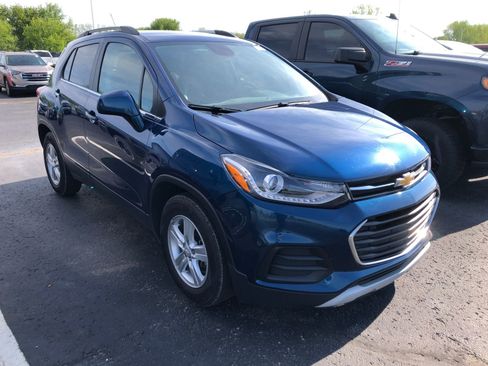 Used 2020 Chevrolet Trax LT w/ LT Convenience Package FWD image 3