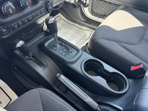 Used 2018 Jeep Wrangler Unlimited Rubicon w/ Cold Weather Group AWD/4WD image 20