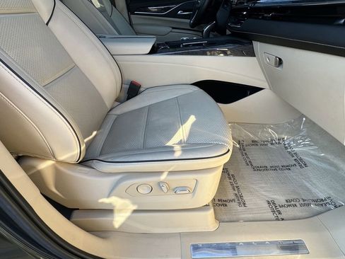 Used 2022 Cadillac Escalade Premium Luxury image 16