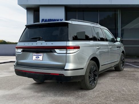 Used 2022 Lincoln Navigator Reserve image 6