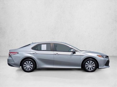 Used 2020 Toyota Camry LE w/ Sunroof Package image 4