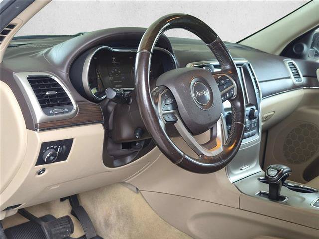 Used 2014 Jeep Grand Cherokee Overland w/ Advanced Technology Group AWD/4WD image 2