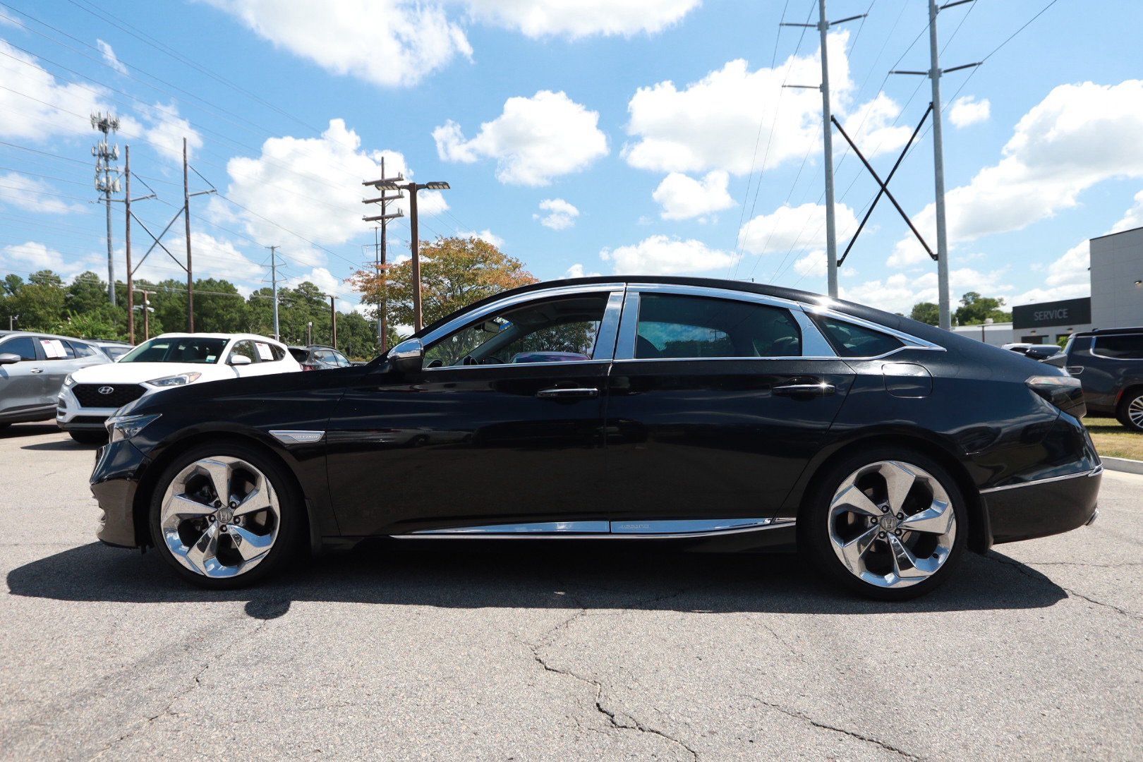 Used 2018 Honda Accord Touring image 2