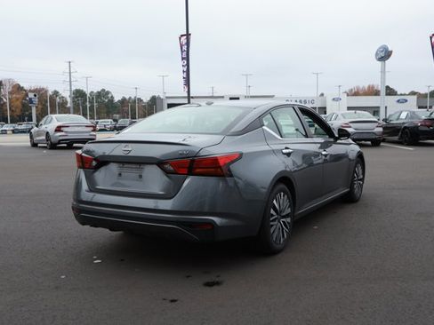 Used 2024 Nissan Altima 2.5 SV image 6