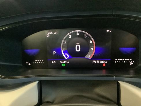 Used 2023 Volkswagen Taos SE w/ Panoramic Sunroof Package AWD/4WD image 9
