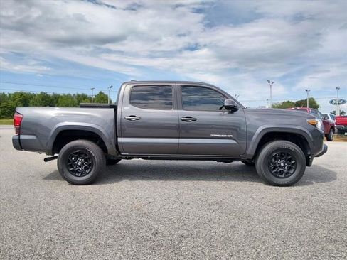 Used 2022 Toyota Tacoma SR5 w/ Technology Package RWD image 2