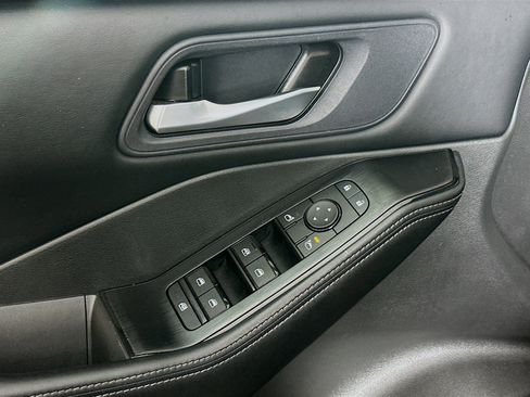 Used 2025 Nissan Rogue SV FWD image 15