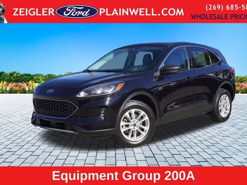 Used 2022 Ford Escape SE image 1