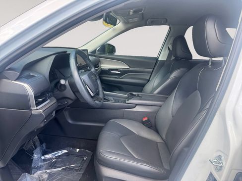 Used 2024 Toyota Grand Highlander AWD image 9