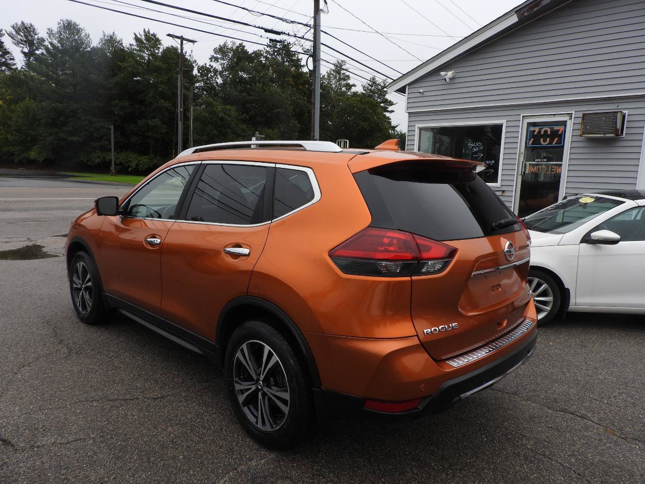 Used 2019 Nissan Rogue SV w/ Sun & Sound Touring Package AWD/4WD image 3