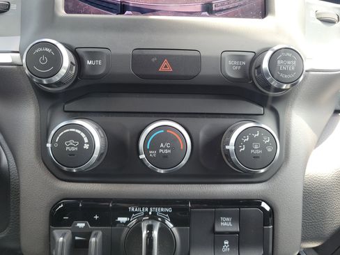 Used 2021 RAM 1500 Big Horn image 28