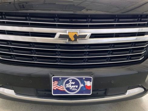 Used 2022 Chevrolet Suburban LT RWD image 27