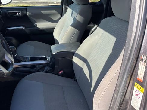 Used 2016 Toyota Tacoma SR5 w/ SR5 Appearance Package (SN) image 8