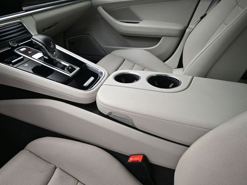 Used 2023 Porsche Panamera Platinum Edition image 22