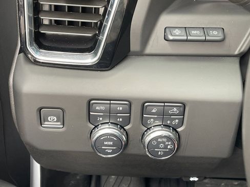 Used 2025 GMC Sierra 2500 Denali Ultimate image 31