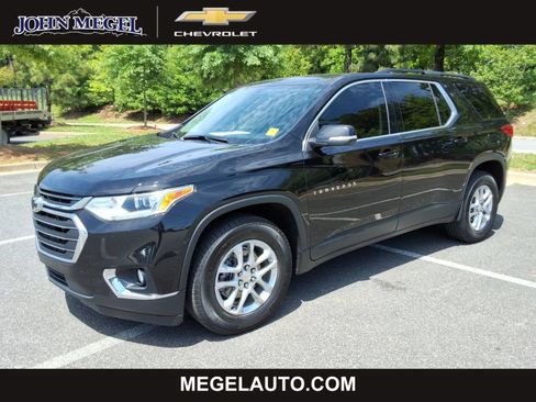 Certified 2021 Chevrolet Traverse LT FWD image 1