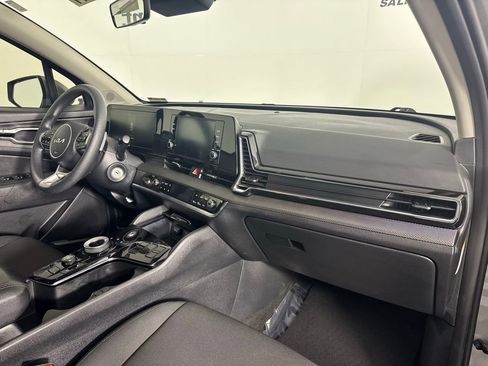 Used 2025 Kia Sportage LX image 35