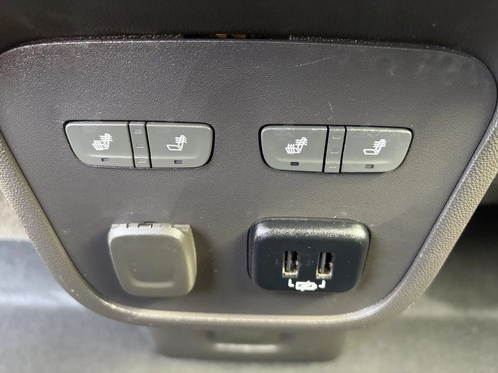 Used 2018 Chevrolet Equinox Premier AWD/4WD image 33