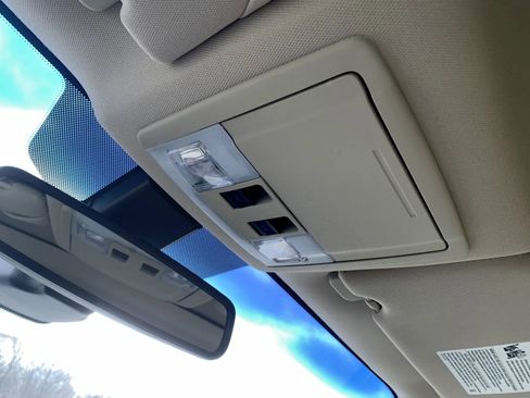 Used 2018 Ford Taurus Limited w/ Driver Assist Package image 34