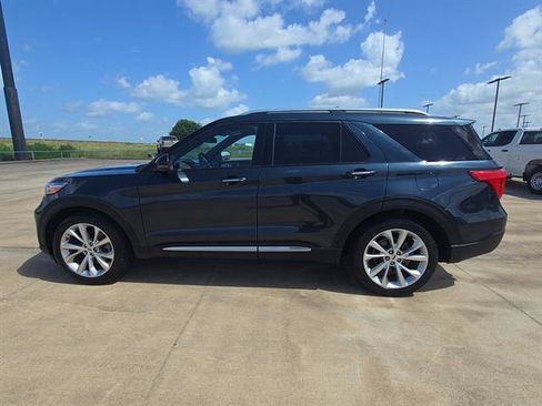 Used 2022 Ford Explorer Platinum w/ Equipment Group 601A RWD image 8