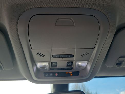 Used 2017 GMC Acadia SLT w/ LPO, Black Accent Package image 30