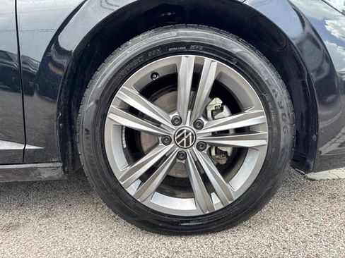 Used 2024 Volkswagen Jetta SE FWD image 9