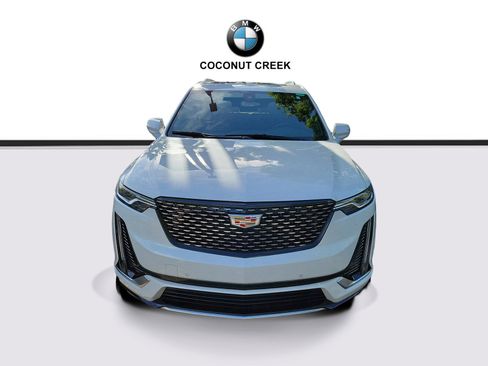 Used 2024 Cadillac XT6 Premium Luxury FWD image 2