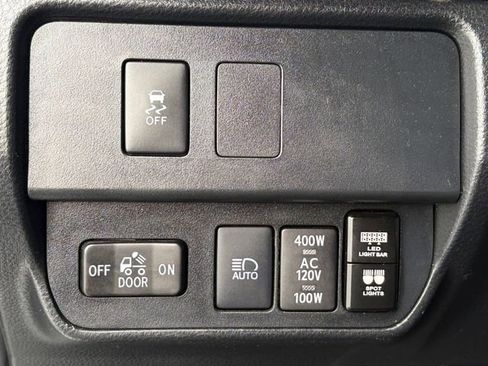 Used 2023 Toyota Tacoma TRD Off-Road image 5