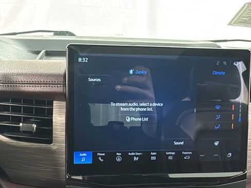 Used 2024 Ford Expedition Limited image 26