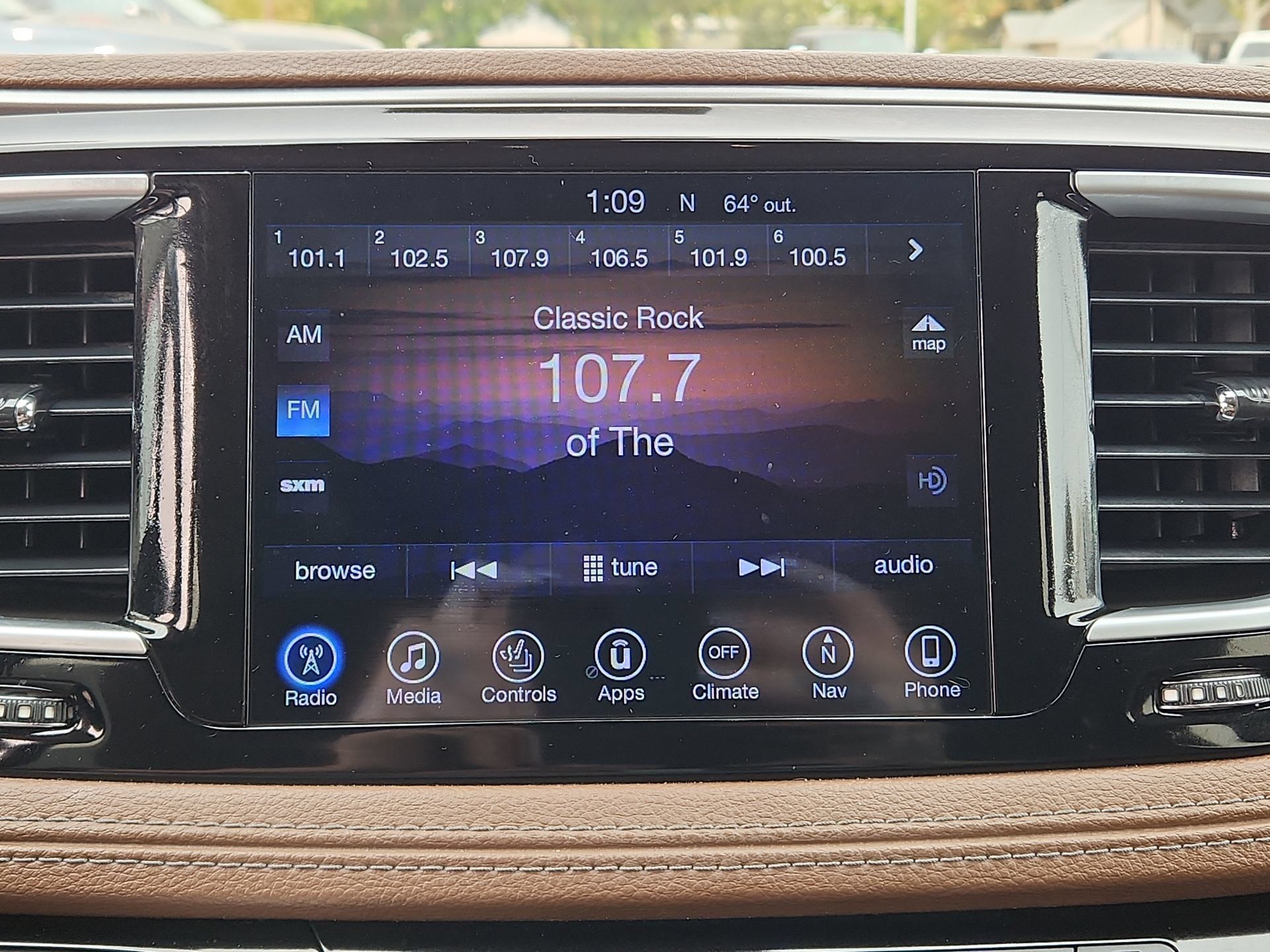 Certified 2017 Chrysler Pacifica Limited FWD image 12