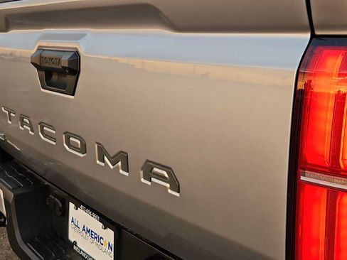 Used 2025 Toyota Tacoma SR5 AWD/4WD image 23