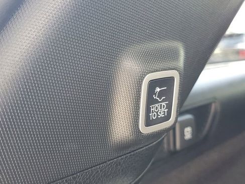 Used 2022 Jeep Grand Cherokee Overland w/ Advanced Protech Group III image 11